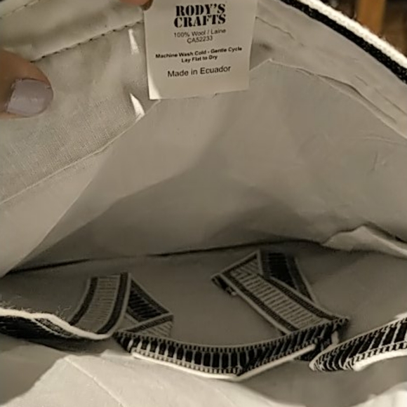 Handmade wool side bag 13 - Picture 3 of 3